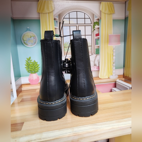 Chelsea Boots - Picture 2 of 7